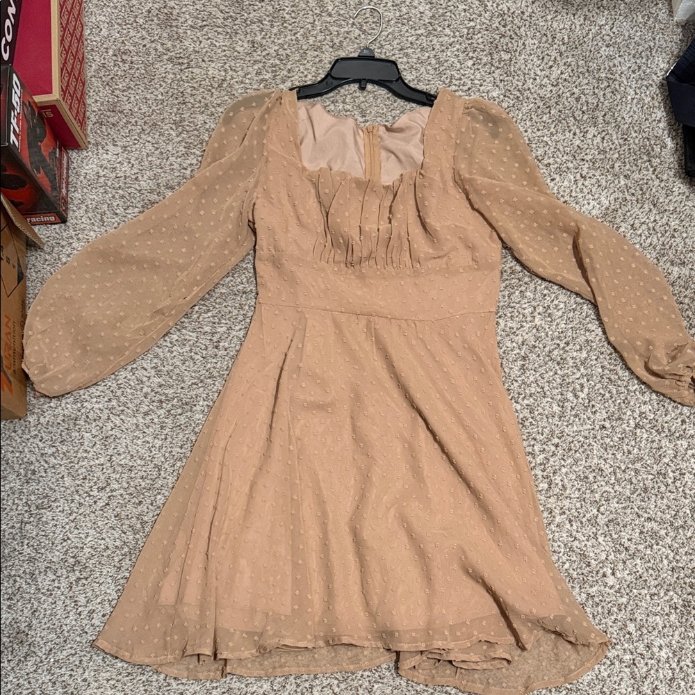 Elegant Tan Women's Dress size medium never worn